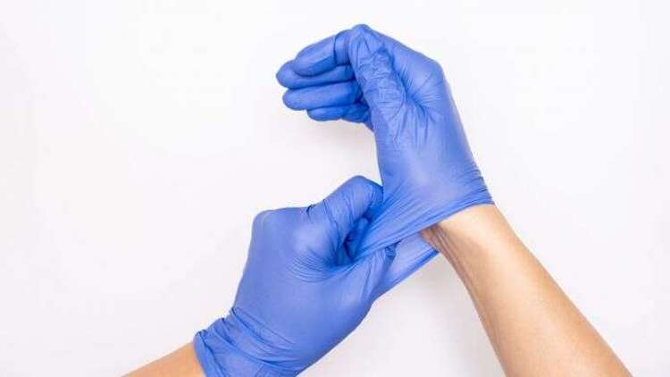 VIDEO: How To Properly Remove Gloves