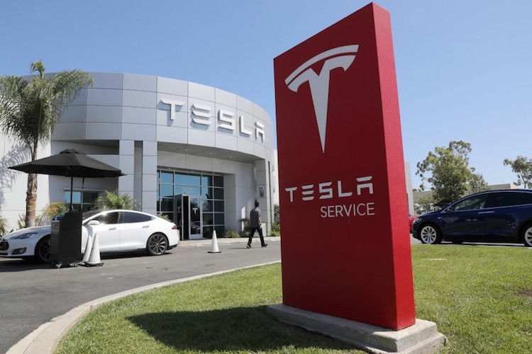 Tesla to Build Service Center in Glendale